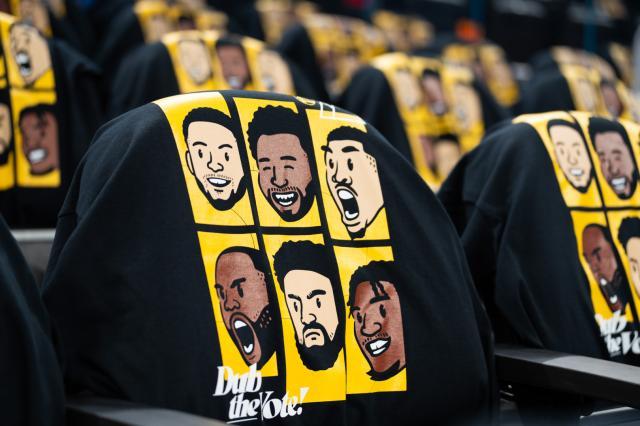 kaiyun.com-【现场】焦点战摧毁灰熊 勇士主场收获最好圣诞礼物