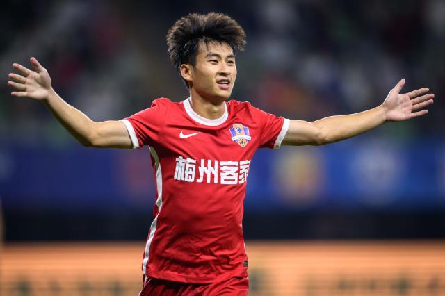 【中超】尹鸿博单刀陈国抗两球 梅州6比0大胜河北