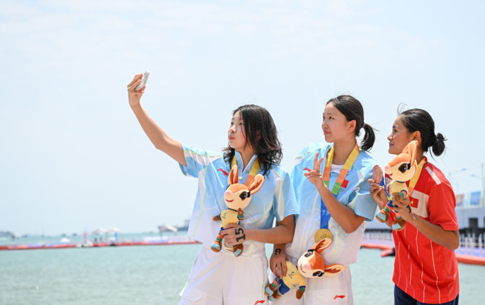 开云-亚沙会 | 全天综合：18岁双姝“穿金戴银” 中国队包揽游跑两项金牌|李馨璇|陈奕静|武美田|宋佳媛|中国女队_新浪体育_新浪新闻
